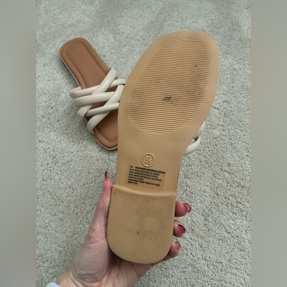 Universal Thread Sandals - Picture 3 of 3